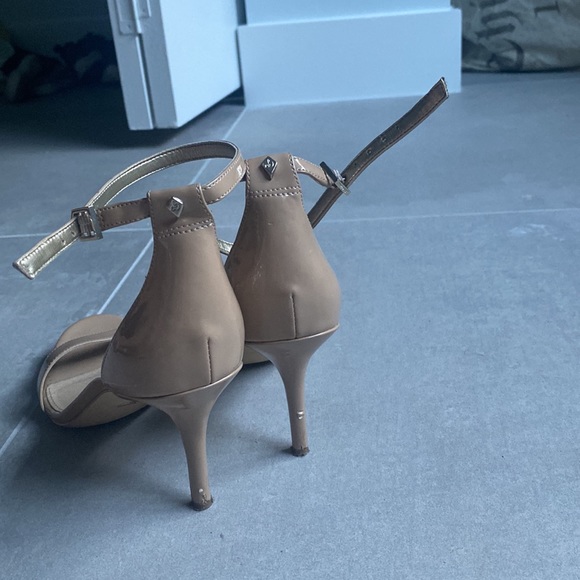 Sam Edelman | Nude Heels - Picture 4 of 6